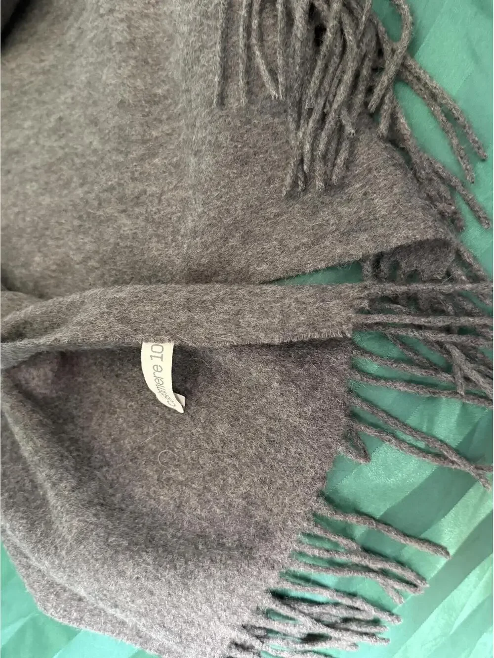 Cozy 100% Cashmere Gray Scarf with Fringe